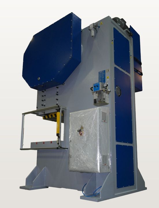 Fresan FP 130P eccentric press, side view showing the gearbox in oil bath, automatic lubricator, light curtains, ram adjustment motor and electric cabinet.